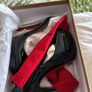 Christian Louboutin beautiful Bianca black patent leather pumps size 36.
